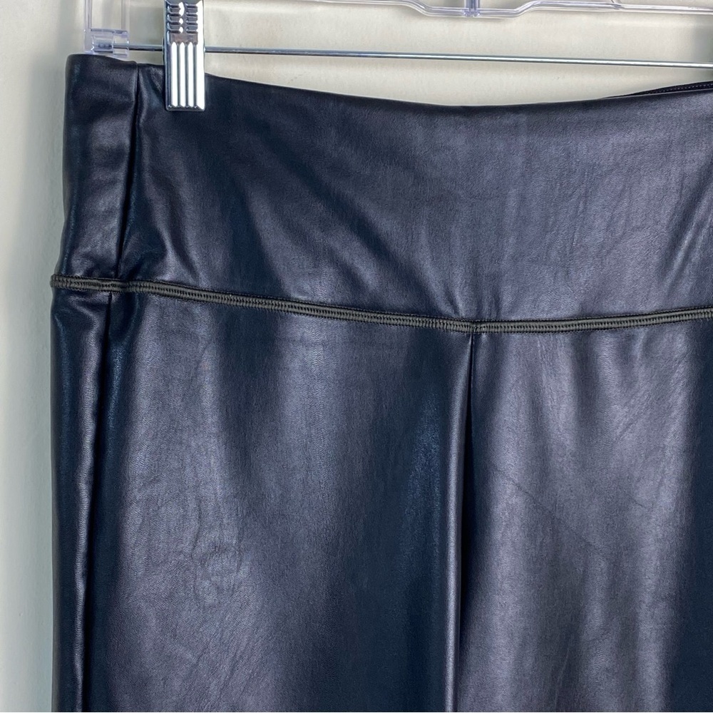 Women’s ATHLETA Black Gleam Faux Leather Front Leggings Size Medium - Picture 5 of 13